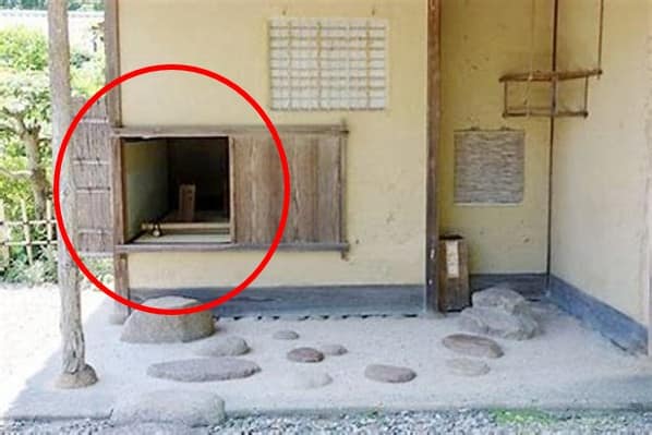 茶室の躙り口の画像