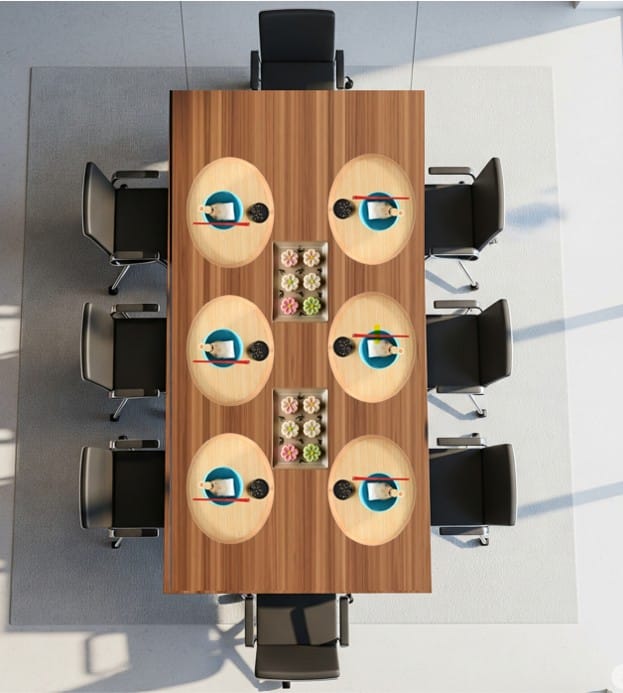 会議室の大机に6名分のお盆に茶碗と茶筅をセッティング